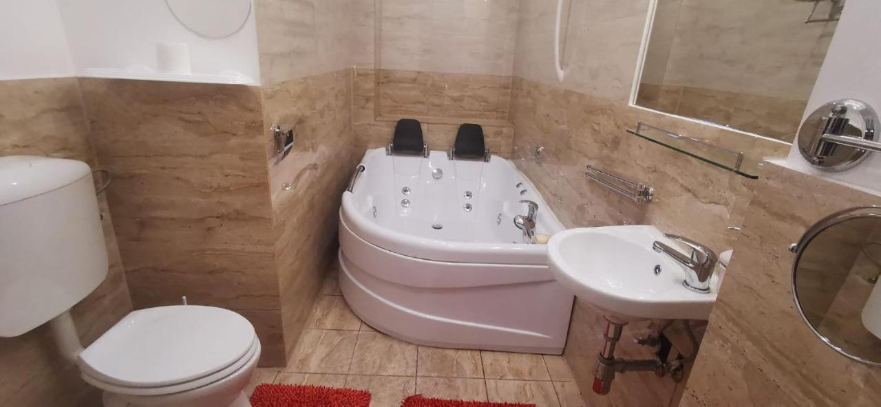 Andreea's Apartments-old Town Appartamento *